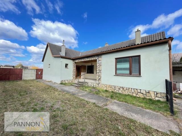 Bungalow mit großem Grund in Ruhelage