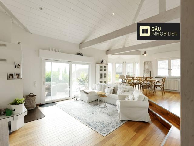 Bungalow mit Natursteinterasse, Sauna, Doppelgarage & Gartenidylle pur