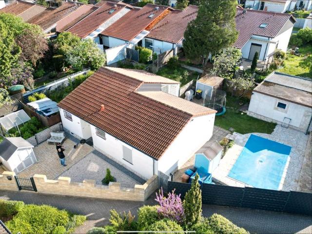 Bungalow mit Pool Kernsaniert!