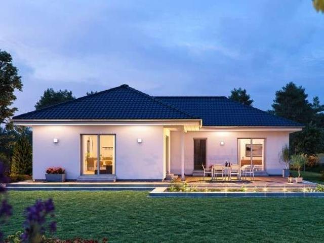 Bungalow mit Walmdach auf 456 m² Grundstück