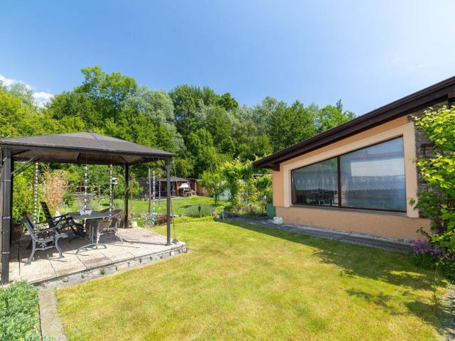 Bungalow mit traumhafter Grünoase, Werkstatt und Wellnessbereich Wohnen, Entspannen und Genießen in bester Grünruhelage!