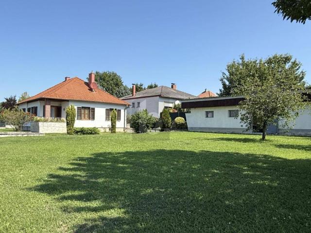 BUNGALOW MIT XXL GARTEN, KELLER & NEBENGEBÄUDE IN TOP RUHELAGE