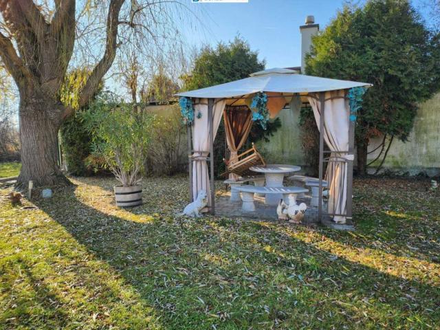 Bungalow mit Zeitlosem Charme und Sonnigem Garten