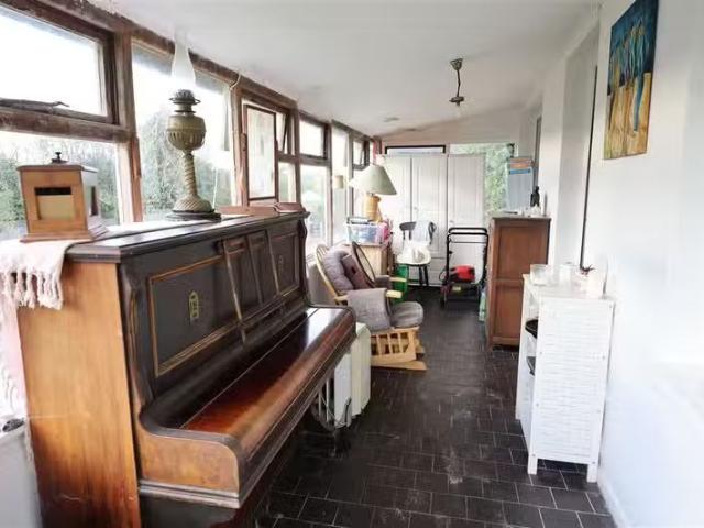 Bungalow on c.1/4 acre, Cuain, Sand Road, Fountainstown, Cork.