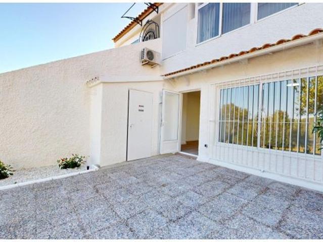 Bungalow reformado con gran terraza y ubicación estratégica en Orihuela Costa