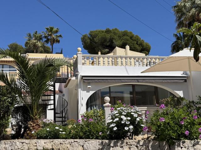 Bungalow reformado con vistas al mar Moraira