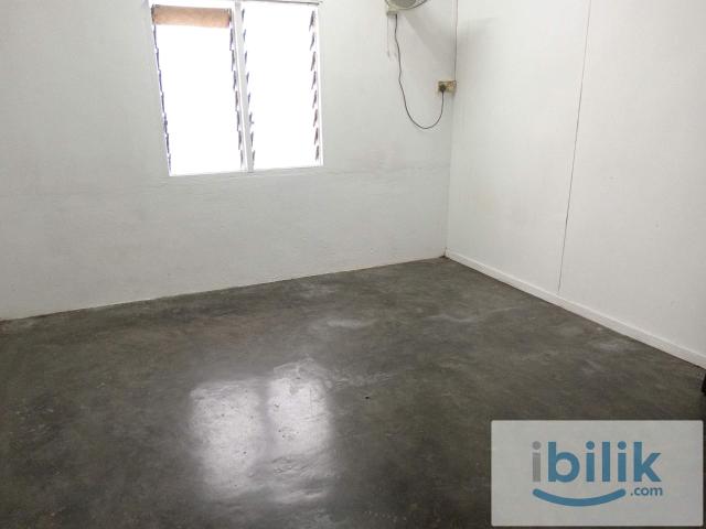 Bungalow room space for rent with business use with strategic location, nearby supermakert and shops