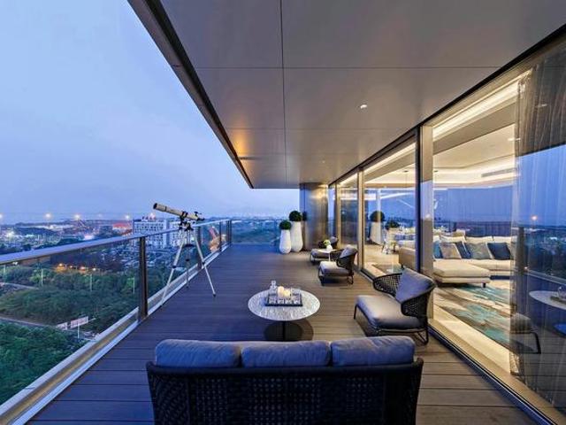 Bungalow SemiD Duplex condo Fully Furnished walk to MRT