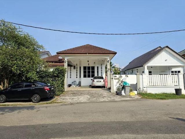 Bungalow Single storey Kampung Tun Razak Bukit Katil Melaka for sale