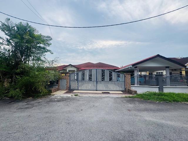 BUNGALOW Single storey taman jenjarom permai jenjarom