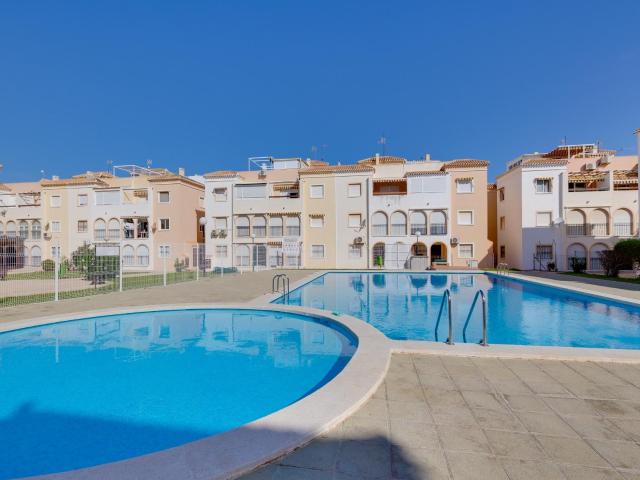 Bungalow soleado con piscina a solo 400 metros del mar en Playa de Los Náufragos