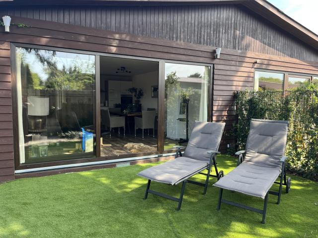 Bungalowhälfte, eigenen sonnigen Garten, überdachte Terrasse