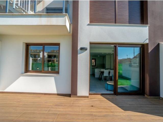 Bungalows con 2 dormitorios, 2 baños, piscina comunitaria en zona de Lo Pagan