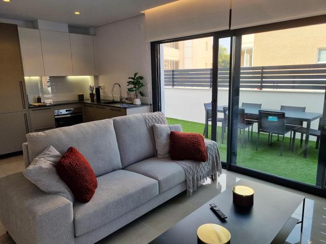 Bungalows De 3 Dormitorios En Residencial Exclusivo En Gran. 85m² Alacant