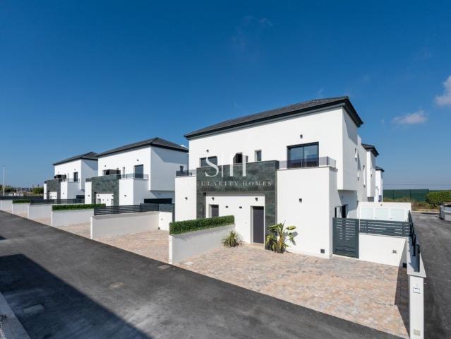 BUNGALOWS DE 3 DORMITORIOS EN RESIDENCIAL EXCLUSIVO EN GRAN. 94m² Alacant