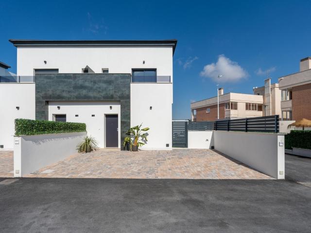 Bungalows De 3 Dormitorios En Residencial Exclusivo En Gran. 96m² Bras del Port