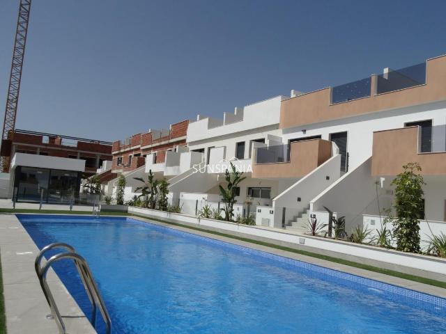 Bungalows modernos de nueva construcción en venta en Pilar d. 72m² Pilar de la Horadada
