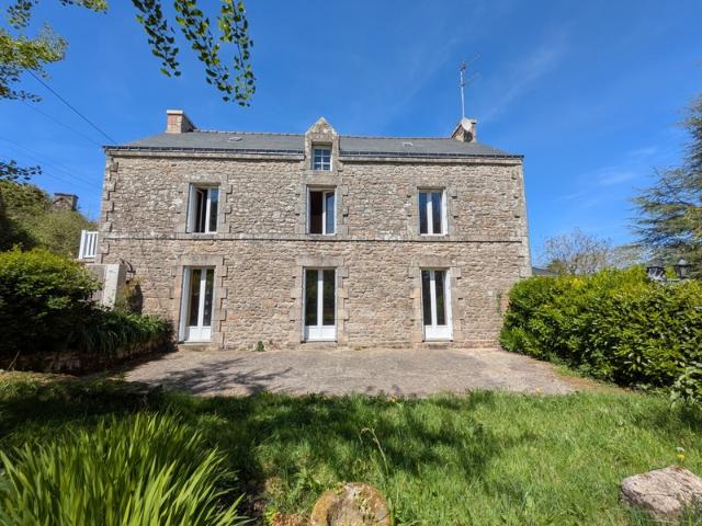 BUBRY PROPRIÉTÉ COMPOSÉE D' UNE BELLE MAISON BOURGEOISE DE 6 PIÈCES 215 M² ENVIRON GARAGE ET DÉPENDANCE PARCELLE DE 4160M² EN PARTIE AMÉNAGEABLE