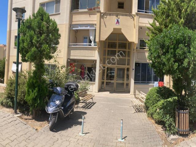 Buca Maliyeciler Sitesinde 3+1 Satılık Temiz Daire
