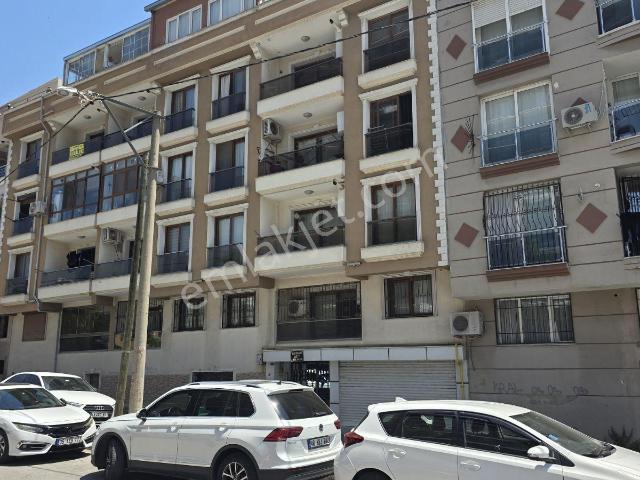 Buca Merkezde Satılık 2+1 Doğalgazlı Daire!
