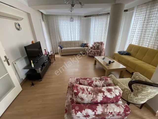 Buca Adatepe Mahallesinde Satılık 2+1 Kapalı Mutfak Çift Balkon