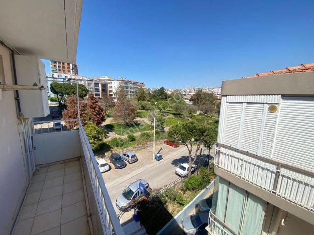 Buca Ecevit Parkı Yanı 3+1 115m2 D.gazlı Çift Balkonlu Daire