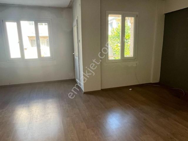 Buca Efeler Mah.de 2+1 90m2 Arakat Çift Balkonlu Daire