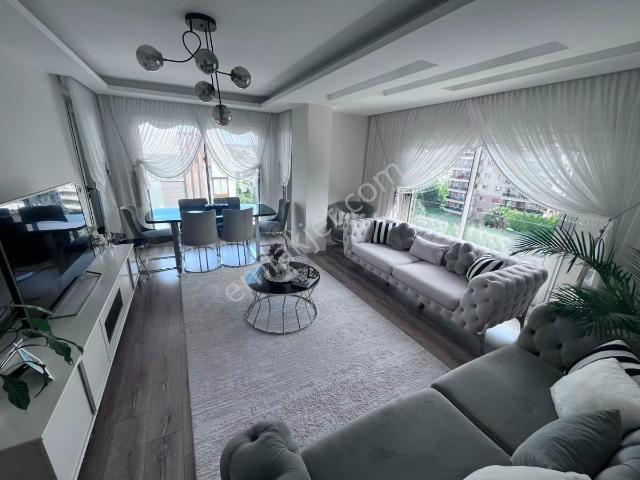 Buca Efelerde Site İçinde Ebeveyn Banyolu 3+1 Satılık Daire