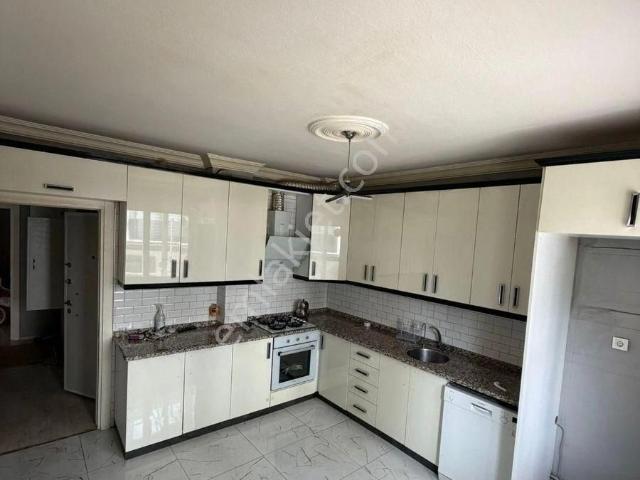 Buca Fırat Mahallesi 2+1 110 M2 Kapalı Mutfak Doğalgazlı Kiralık Daire