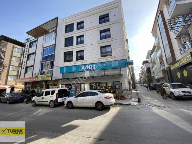 Buca Göksu Mah Kurumsal Kiracılı 3 Katlı Dükkan