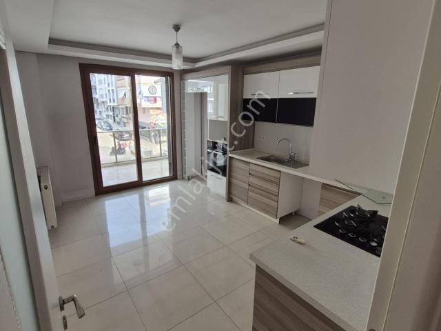 Buca Hürriyet Mahallesi Cadde Üzeri Uçanyolyanı/asansörlü,otoparklı,ebvynbayolu,150m2,3+1,10yılık D