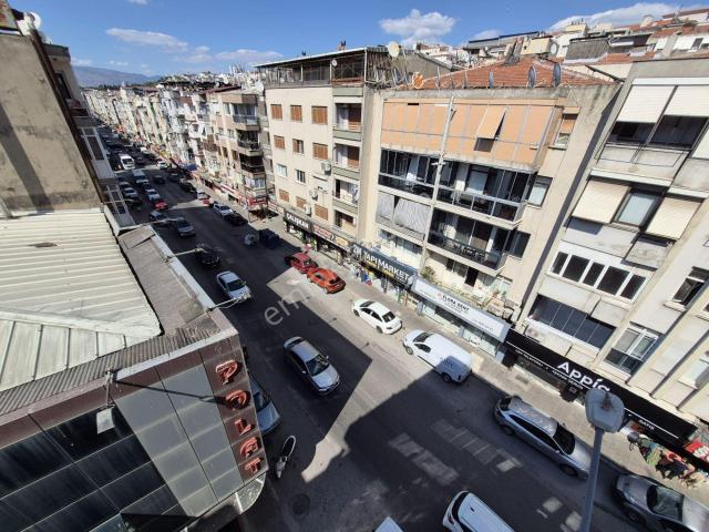 Buca Hürriyet Mahallesi'nde Cadde Üzeri Halkabnakası Yanı,izbana 5dk Ful Yapılı 3+1 Lüx Daire