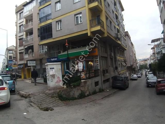 Buca Hürriyet Mahallesinde/cadde Üzeri Uçanyolyakını/asansörlü/90m2 2+1 Aileye Kiralık Daire