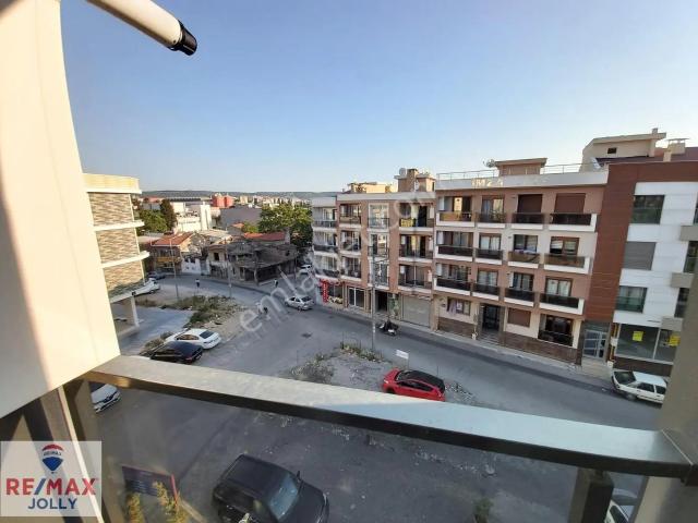 Buca İktisat Fakültesi Dibi Full Eşyalı Kiralık 1+1 Daire Remax