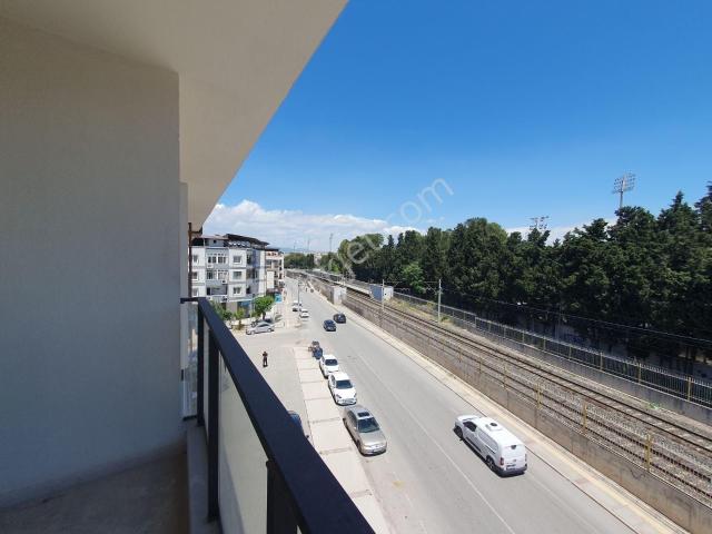 Buca İzban Koşu Durağının Karşısında 2+1 Kiralık