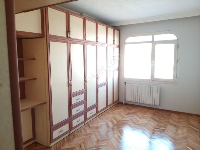 Buca Şirinyer Laleli Mahallesinde/uçanyolyanı /tünel Çıkışı/150m2/3+1arakat/köşe Masrfasız Daire