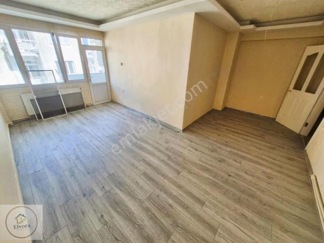 Buca Şirinyer Menderes Caddesinde 3+1 Satılık Daire