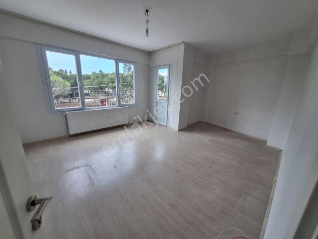 Buca Şirinyer Merkezde Efeler Mah.de 3+1 110m2 Dgazlı Arakat İçerisi Bakımlı Kiralık Daire