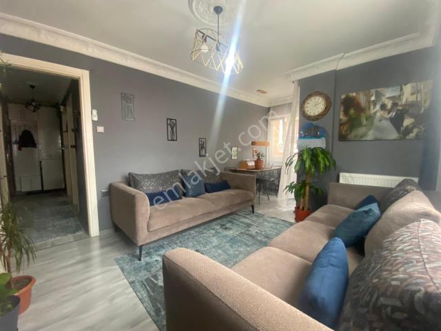 Buca Laleli Mah.de Hem Oturumluk Hem Yatırımlık 2+1 85 M2 Arakat Daire