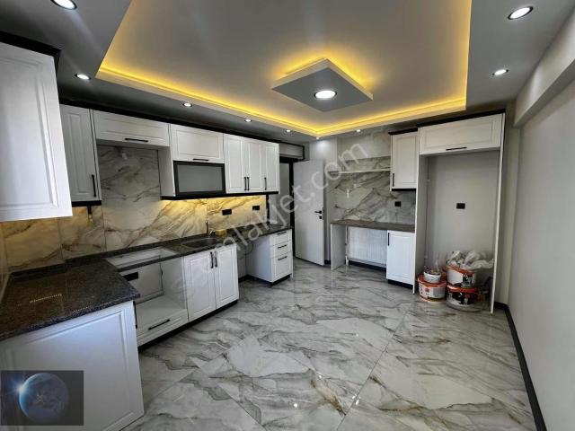 Buca Yeşilbağlar Merkezde Satılık 3+1 Arakat Geniş Daire