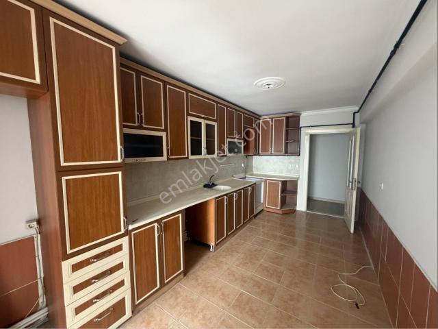 Buca Yiğitler Mah Merkezi Konumda Satılık 3+1 Daire