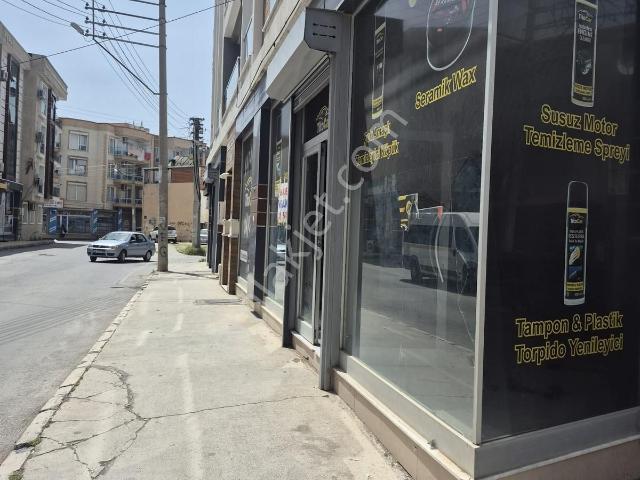 Buca'da Cadde Üzeri Geniş Vitrinli Kiralık Dükkan & Mağaza