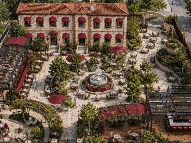 Buca'da Restore Edilmiş Bahçeli Köşk Kurumsal Kiracılı