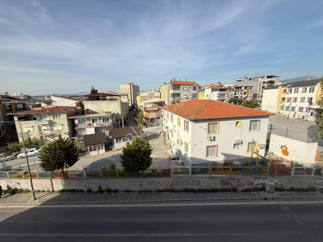 Buca'da Üniverste Karşısı Satılık 3+1 Daire