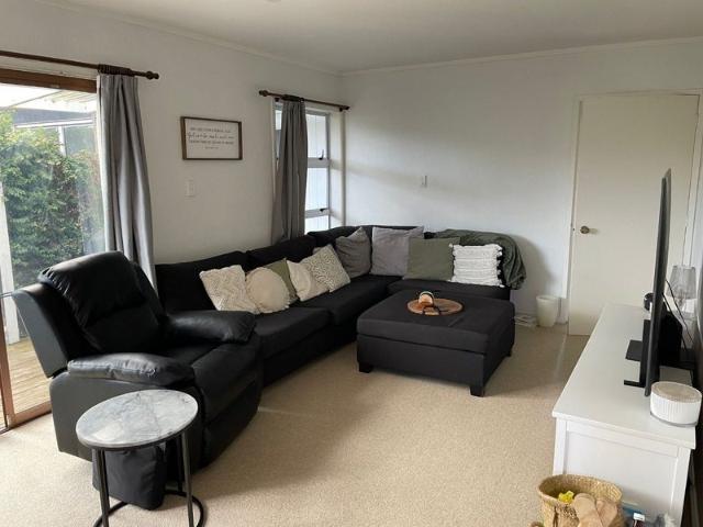 bucklands beach, 2 bedrooms