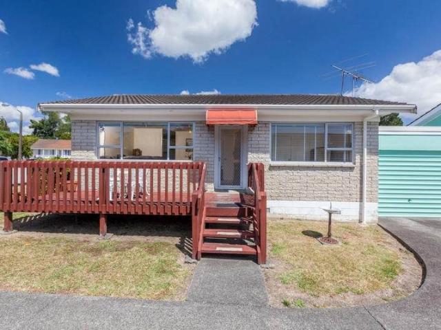 bucklands beach, 2 bedrooms