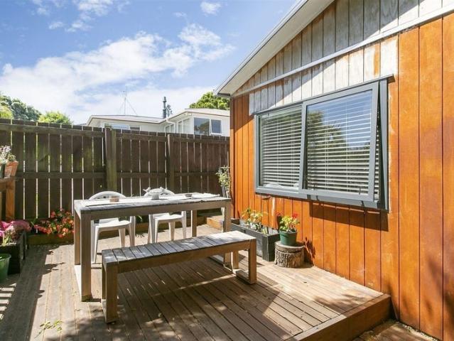 bucklands beach, 2 bedrooms