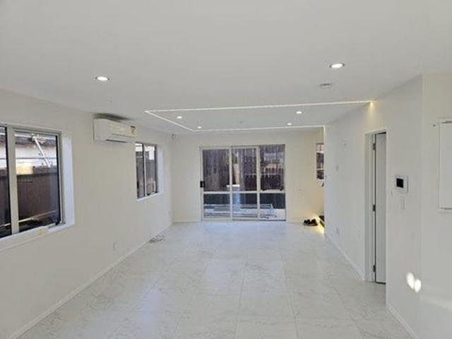bucklands beach, 2 bedrooms