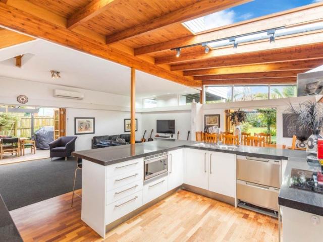 bucklands beach, 4 bedrooms
