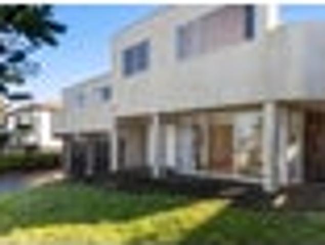 Bucklands Beach, 5 bedrooms, $1050 pw